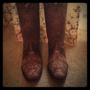 Ariat woman’s leather cowboy boots
